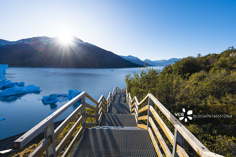 阿根廷莫雷诺冰川的观景走道图片素材