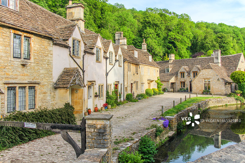 科茨沃尔德石头小屋风景（卡斯尔库姆）图片素材