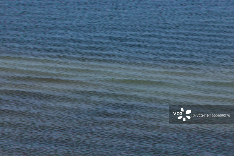 水面下的沙洲图片素材