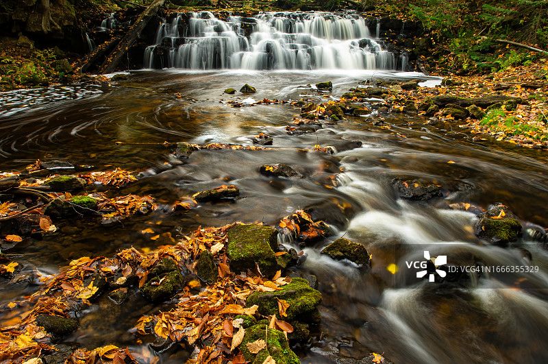 匹克特罗克斯国家湖岸瀑布教堂河图片素材