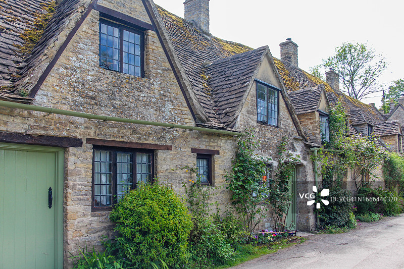 拜伯里村科茨沃尔德石头老乡村房屋街景图片素材