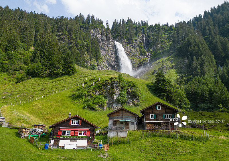 瑞士中部舍chen山谷的施陶伯瀑布图片素材