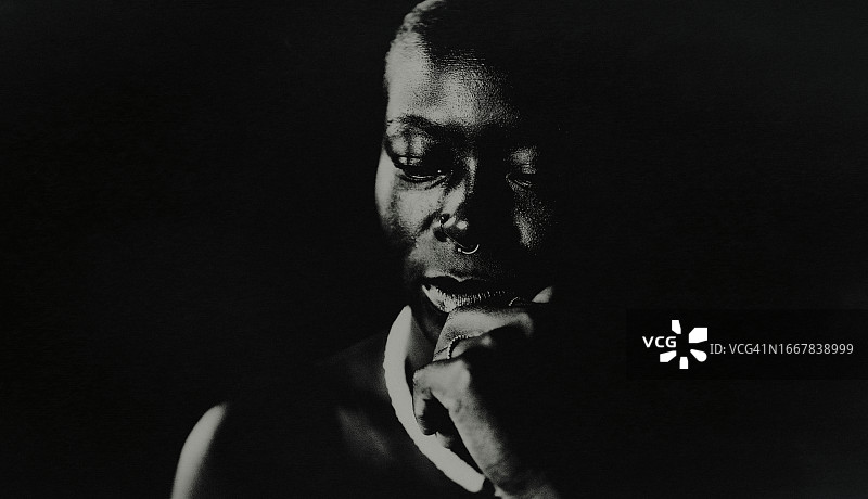 等待中的女人图片素材