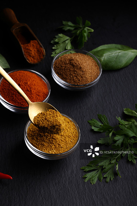 解冻的冷冻红辣椒图片素材