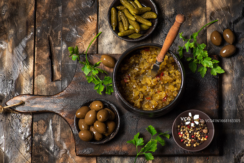 腌黄瓜橄榄沙拉图片素材