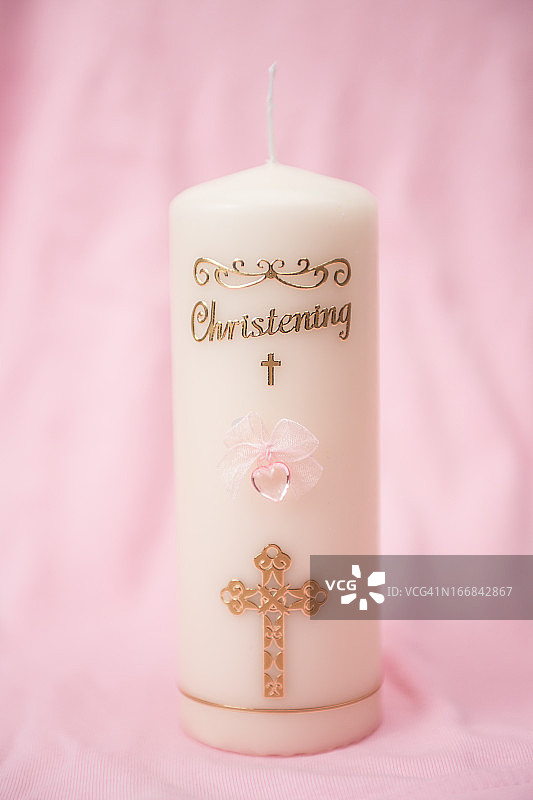 带粉色细节的洗礼蜡烛图片素材