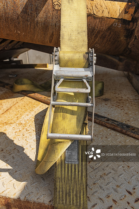 带棘轮的黄色带子图片素材