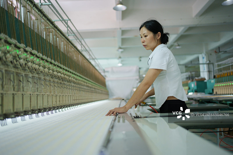 纺织厂的女工人图片素材