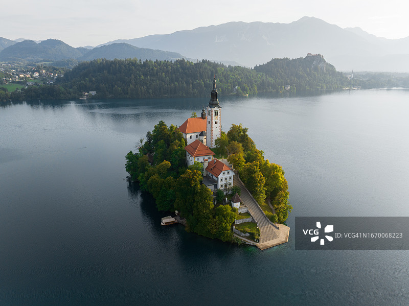 斯洛文尼亚布莱德湖：带朝圣教堂的绝美山地湖泊图片素材