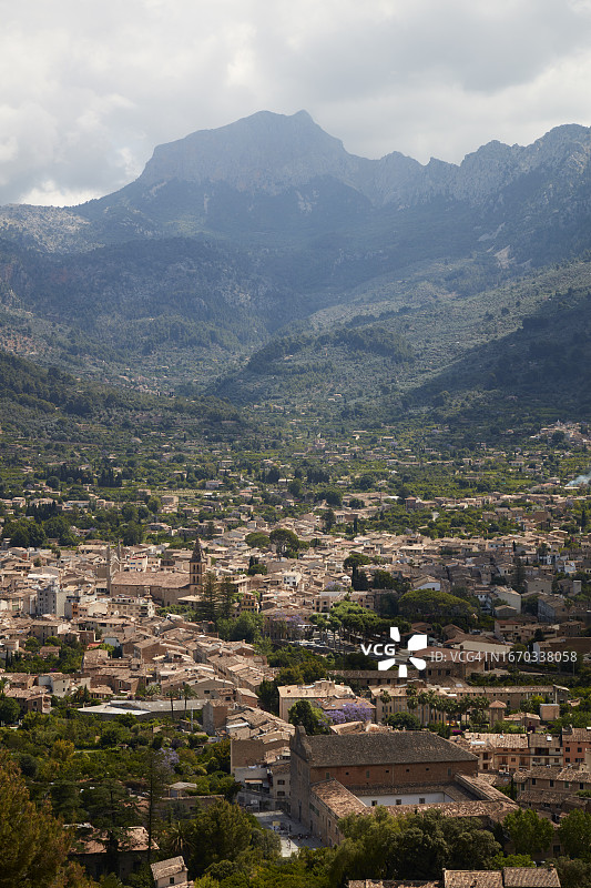 马略卡岛特拉蒙塔纳山脉索列尔镇风光图片素材