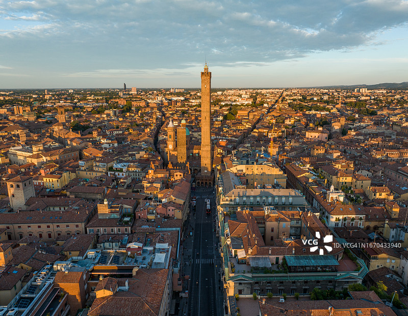 意大利博洛尼亚城市日落天际线图片素材
