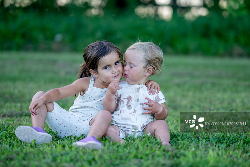 户外幼儿肖像图片素材
