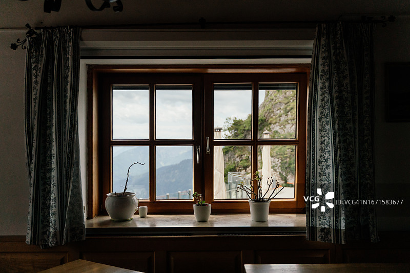 从温德尔施泰因小屋向外看的景色图片素材