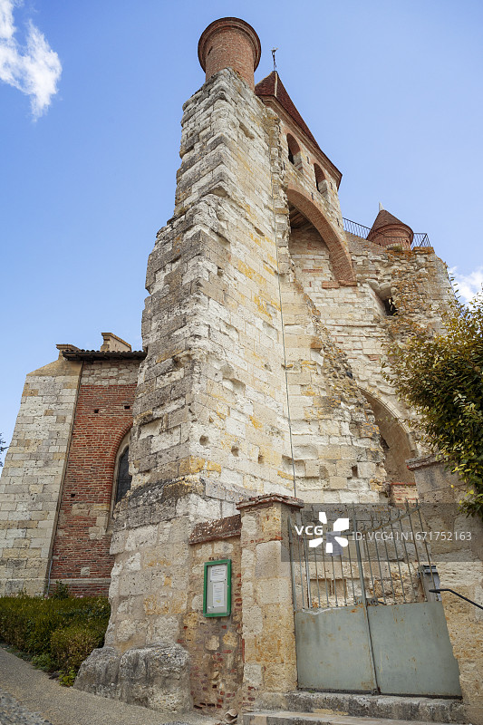 法国奥维拉尔圣皮埃尔教堂（圣雅各之路）图片素材