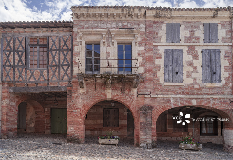 法国奥维拉尔中世纪拱形路面街道图片素材