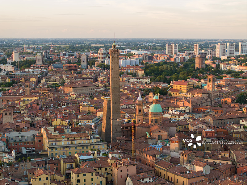 意大利博洛尼亚城市日落天际线图片素材