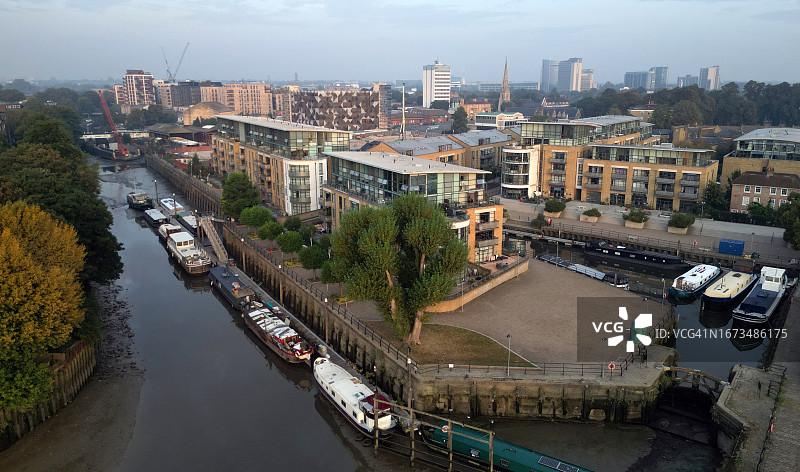 布伦特河上的船屋图片素材