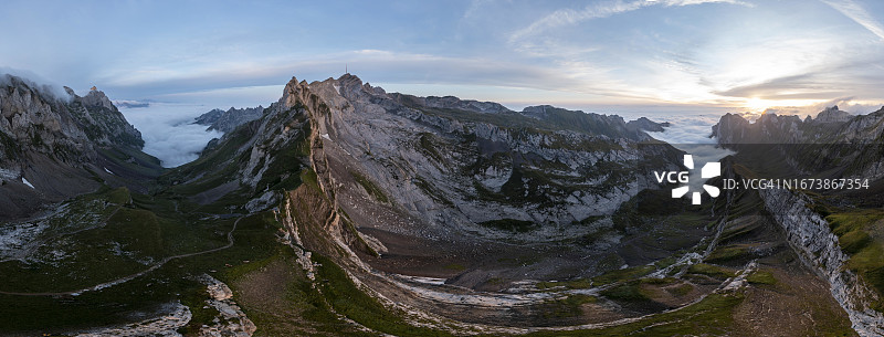 瑞士森蒂斯山脉，梅格利萨尔普山谷日出景色图片素材