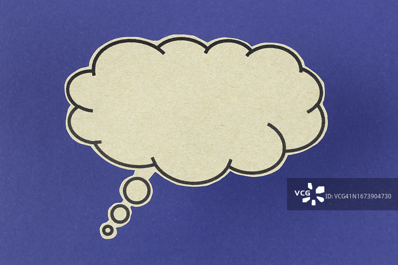 蓝色背景上的对话气泡图片素材