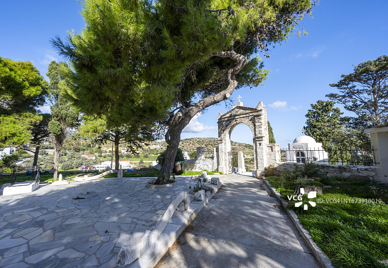 莱夫凯斯公墓入口，帕罗斯岛，基克拉泽斯群岛，希腊图片素材