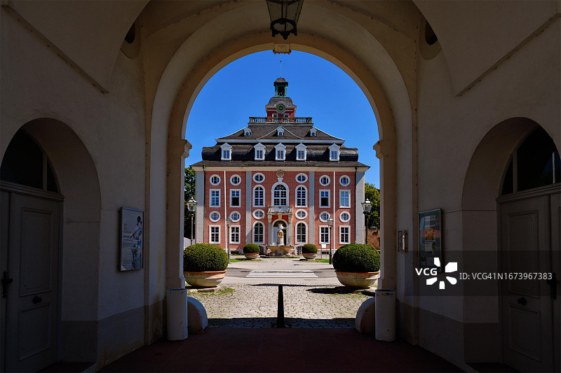 德国布鲁赫萨尔：2023年8月的巴洛克风格历史街区法院建筑图片素材