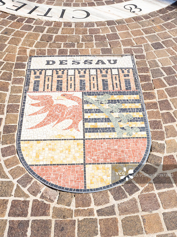 双子城：德绍、克拉根福的城市马赛克徽章（奥地利卡林西亚州）图片素材