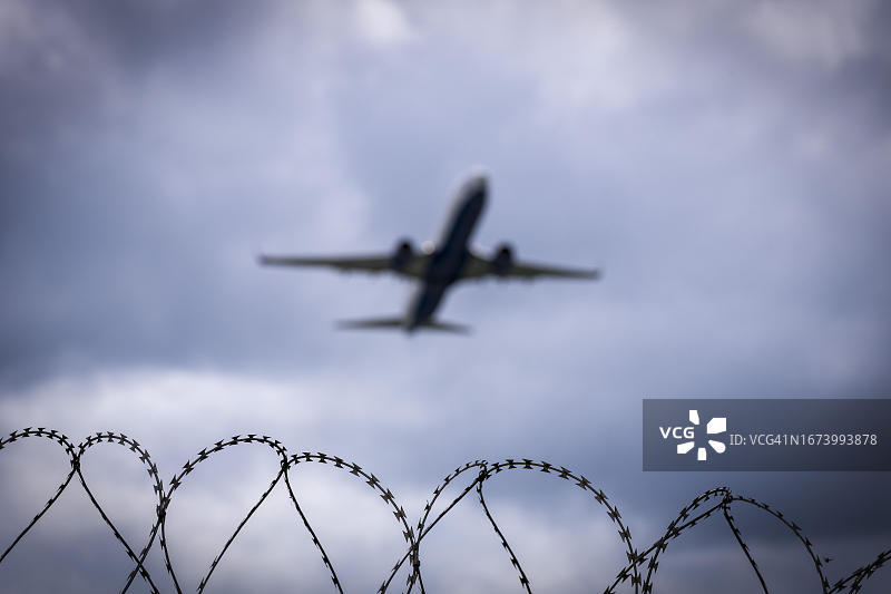 起飞后的客机安全围栏德国巴登-符腾堡州图片素材