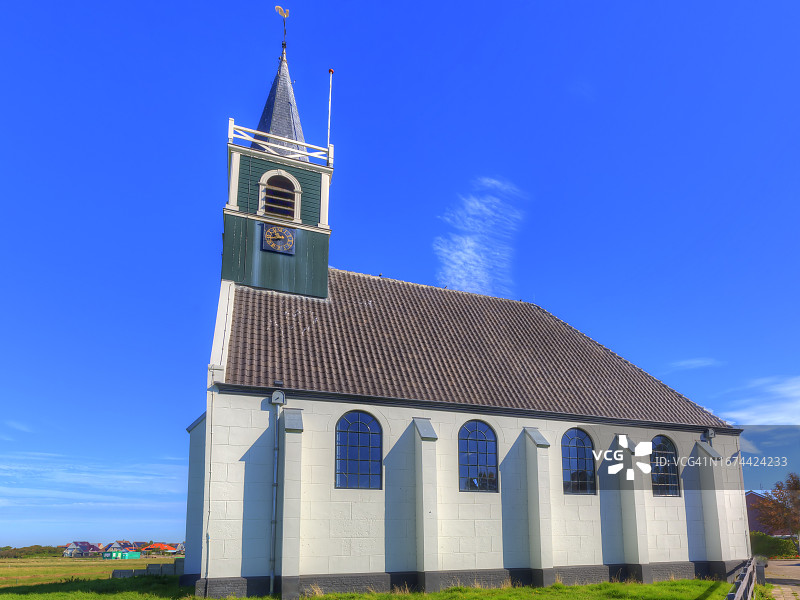 特塞尔岛奥德斯希尔德的白色历史教堂图片素材
