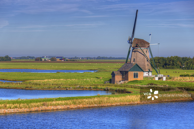 特塞尔岛奥斯特伦德圩田的Het Noorden风车图片素材