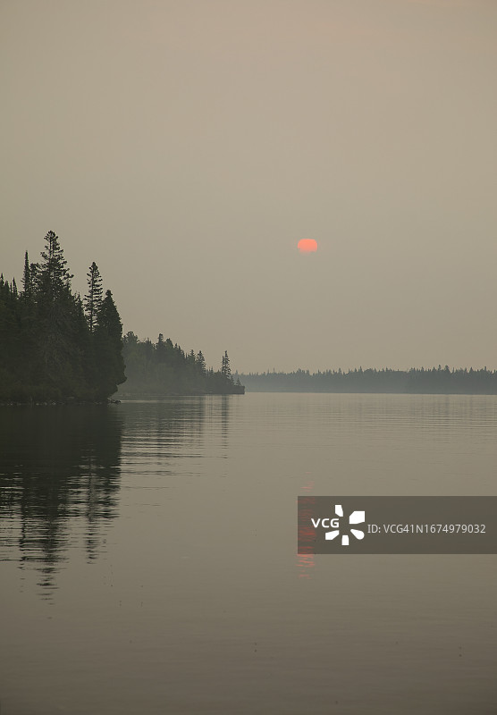 皇家岛国家公园烟雾缭绕的日出图片素材