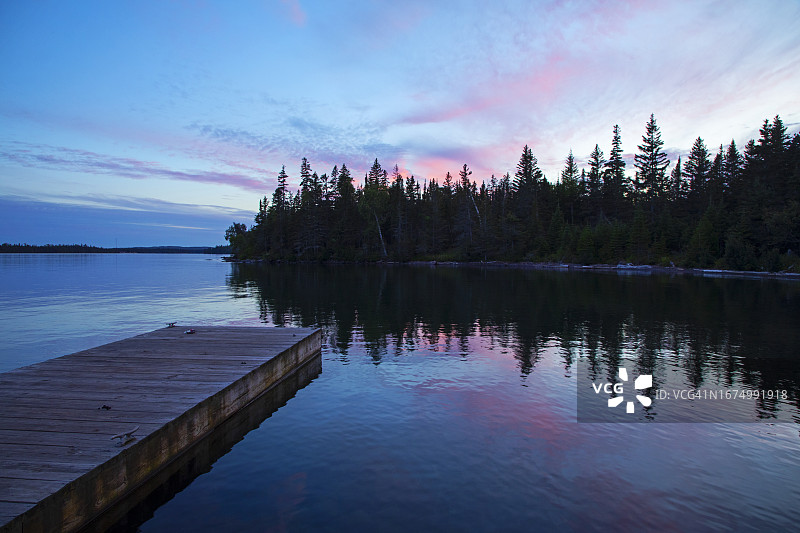 罗亚尔岛国家公园的绚丽日落图片素材