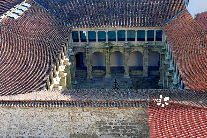 古老教堂的屋顶图片素材