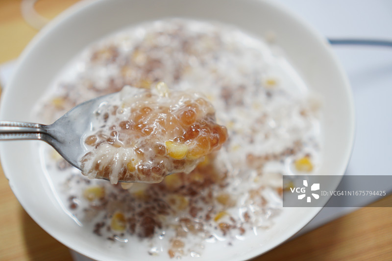 碗装椰奶西米露图片素材