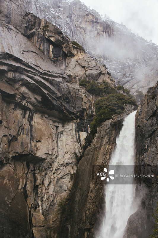 冬季的约塞米蒂国家公园下约塞米蒂瀑布（怀俄明州）图片素材