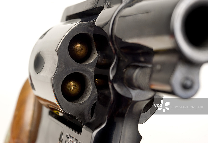 38口径左轮手枪及已装弹弹仓特写图片素材