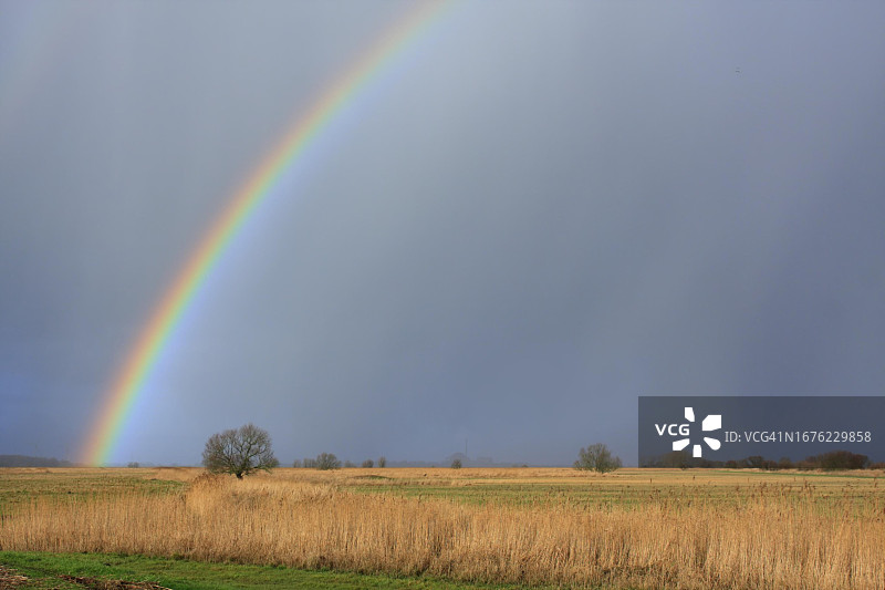 德国下萨克森韦悉河岛彩虹图片素材