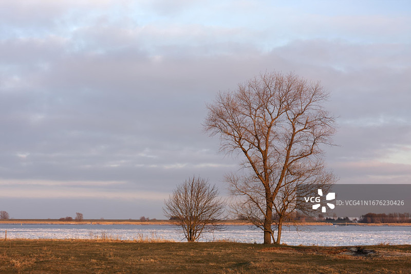 德国韦悉河上的冰块图片素材