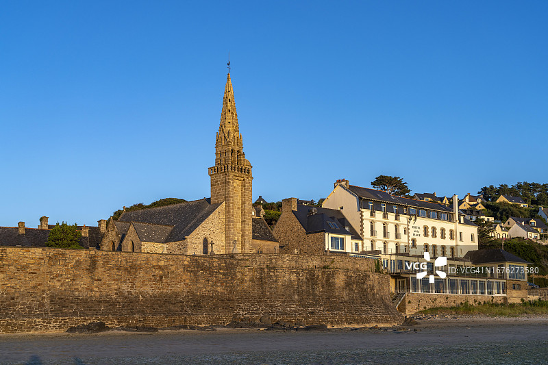 法国布列塔尼圣米歇尔格雷夫的圣米歇尔教堂图片素材