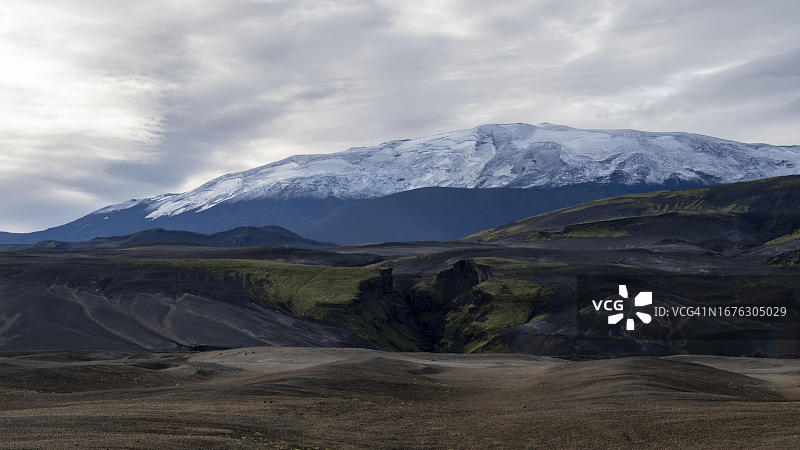 冰岛南部赫克拉火山周围的雪景图片素材