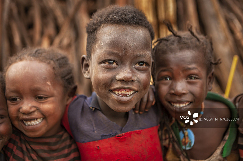 一群非洲儿童，东非图片素材