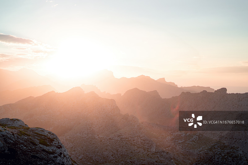 马略卡岛山脉日落景观图片素材