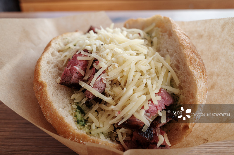 切达奶酪牛肉三明治图片素材