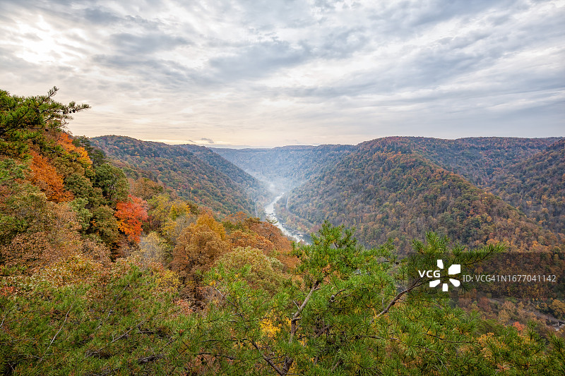 西弗吉尼亚州生动的秋季色彩图片素材