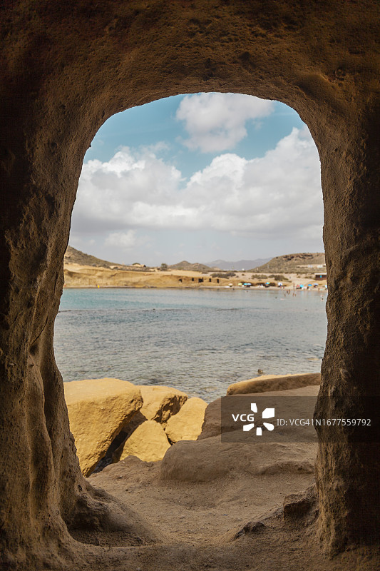 阿尔梅里亚普尔皮镇科科多雷斯海滩的洞穴图片素材