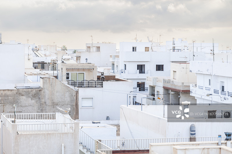 阿尔梅里亚Carboneras村庄的房屋屋顶和露台图片素材