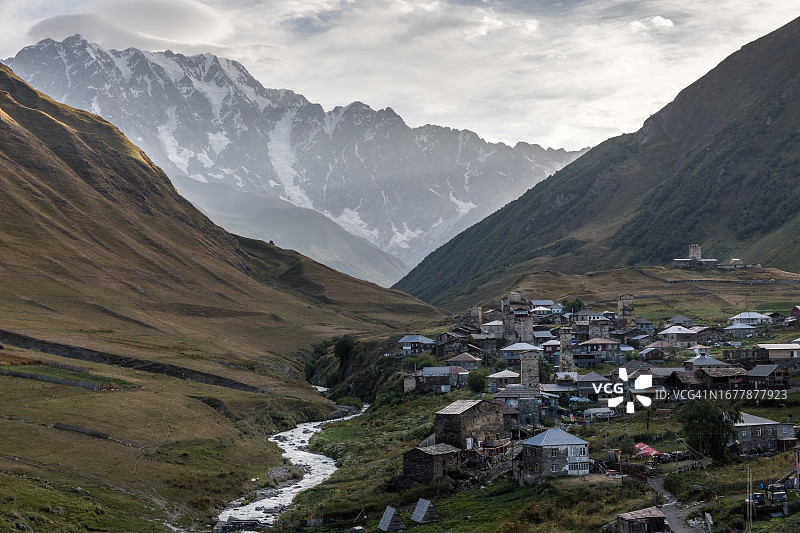上斯瓦涅季乌什古里山村图片素材