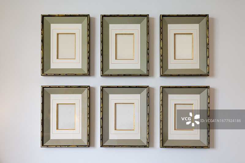 墙壁上的相框图片素材