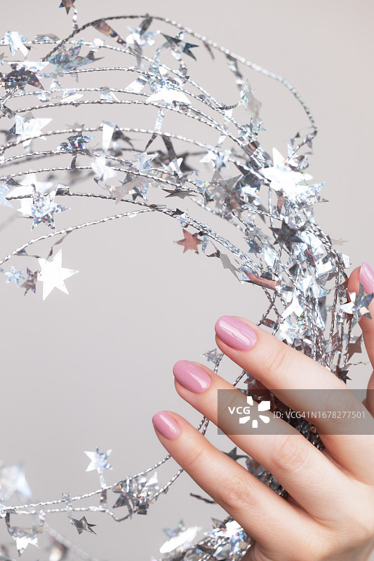 手部美甲，粉色凝胶美甲图片素材