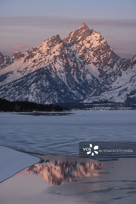 初春的大提顿峰图片素材