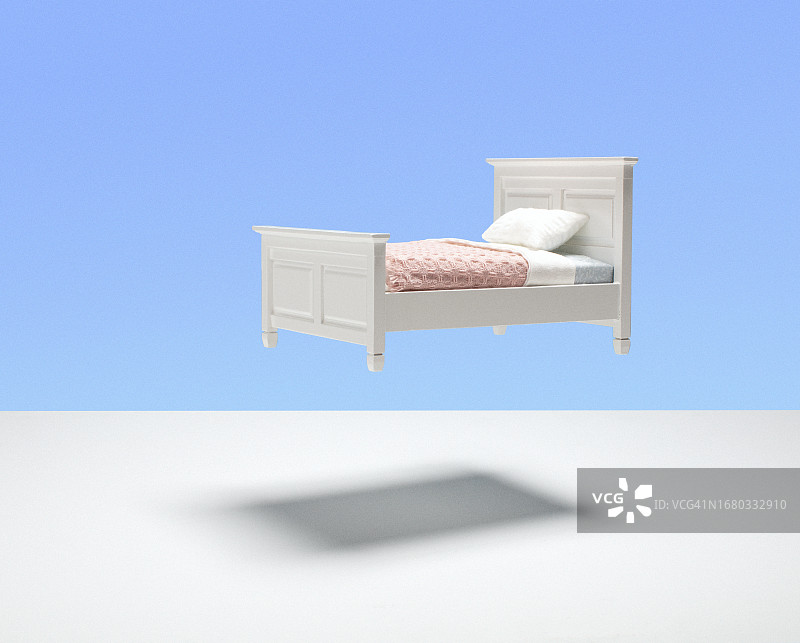 睡眠概念——漂浮的床图片素材